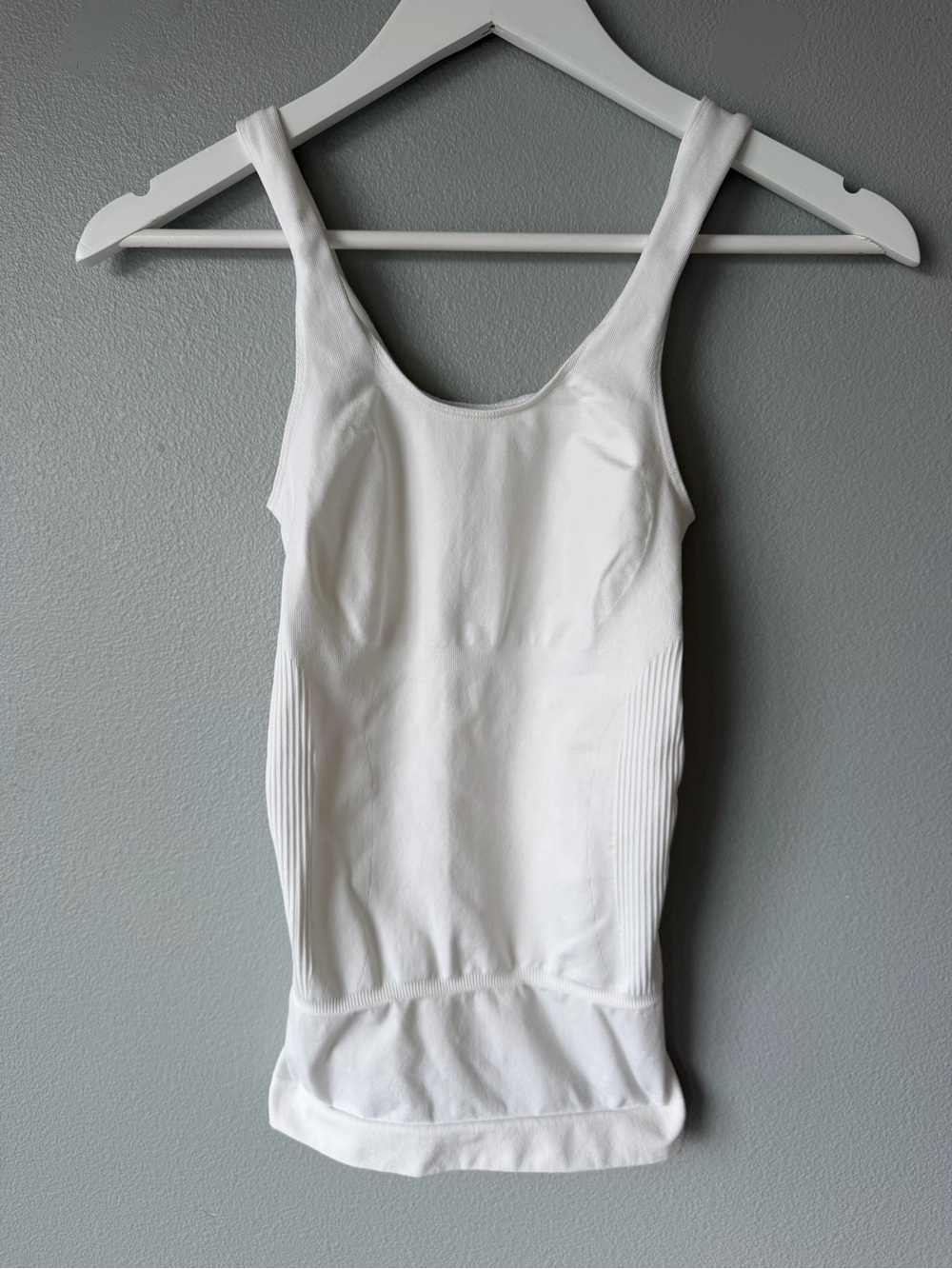 Blanqi white postpartum nursing pull down support tank top Women’s sz XS